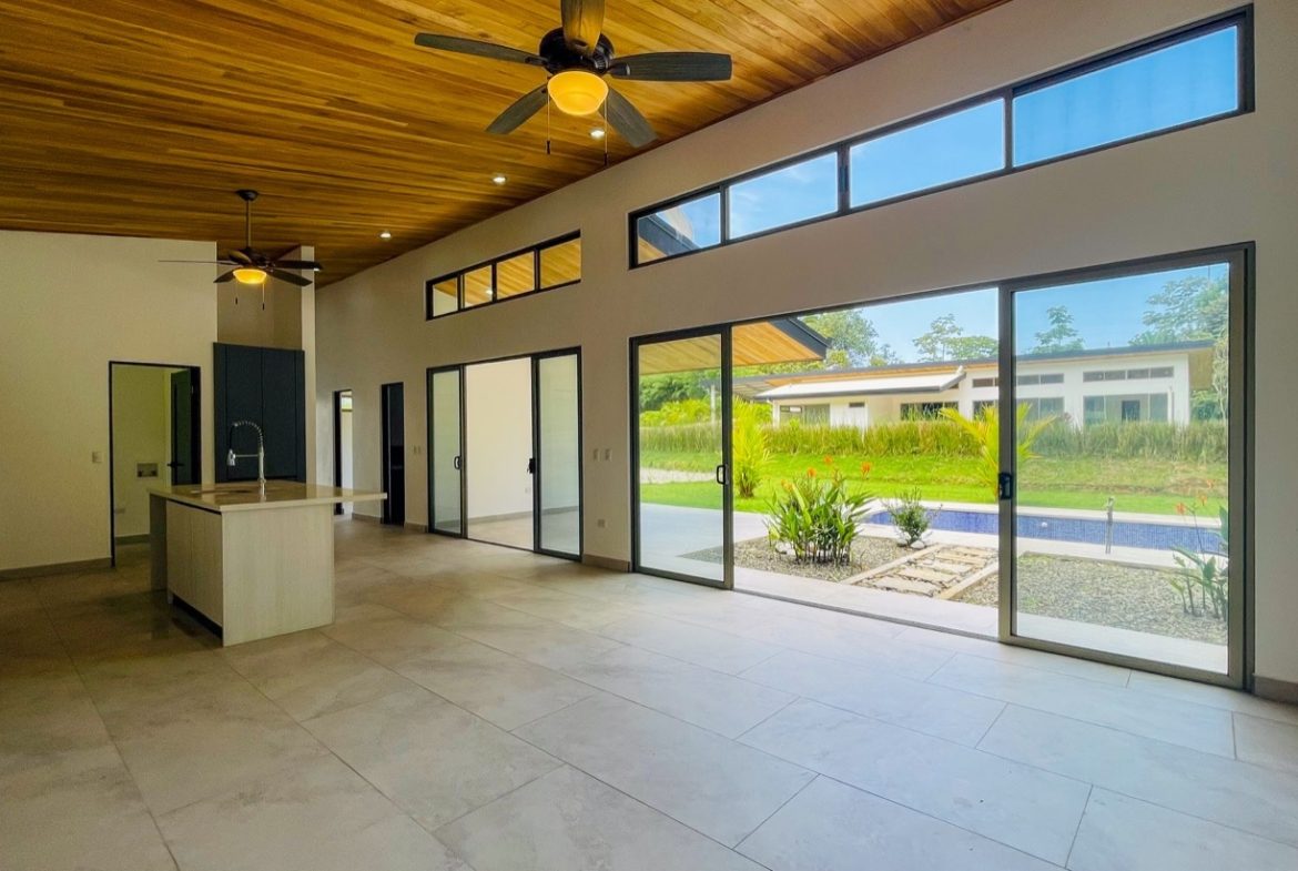 PROPERTY WITH MOUNTAIN VIEWS AND POOL, IN OJOCHAL – 0.3 ACRES, Uvita, Costa Rica — photo 5