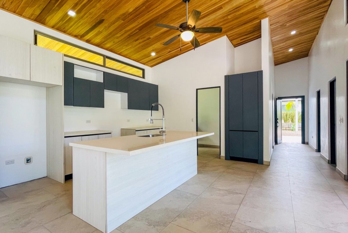 PROPERTY WITH MOUNTAIN VIEWS AND POOL, IN OJOCHAL – 0.3 ACRES, Uvita, Costa Rica — photo 6