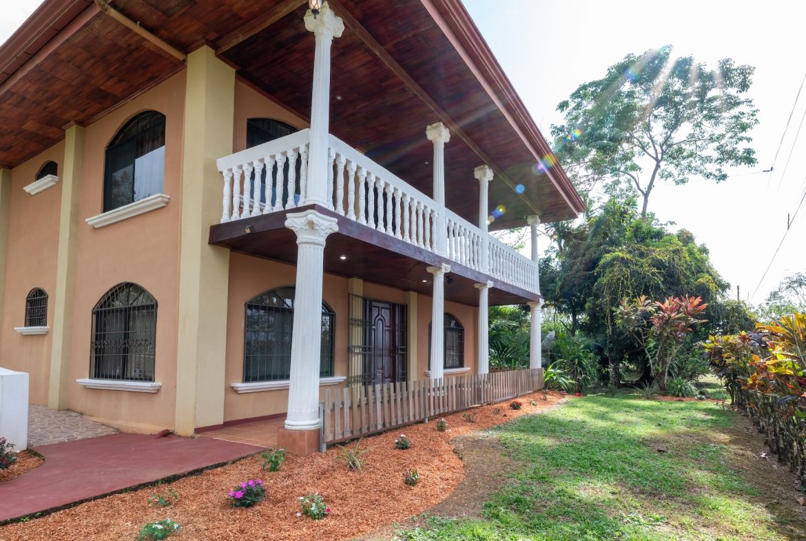 TWO FLOOR PROPERTY WITH THREE BEDROOM HOME AND MOUNTAIN VIEWS, IN PLATANILLO – 0.40 ACRES, Uvita, Costa Rica — photo 3