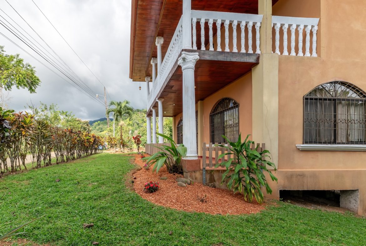 TWO FLOOR PROPERTY WITH THREE BEDROOM HOME AND MOUNTAIN VIEWS, IN PLATANILLO – 0.40 ACRES, Uvita, Costa Rica — photo 4