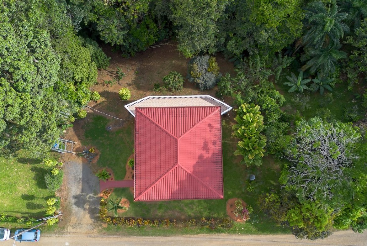 TWO FLOOR PROPERTY WITH THREE BEDROOM HOME AND MOUNTAIN VIEWS, IN PLATANILLO – 0.40 ACRES, Uvita, Costa Rica — photo 1