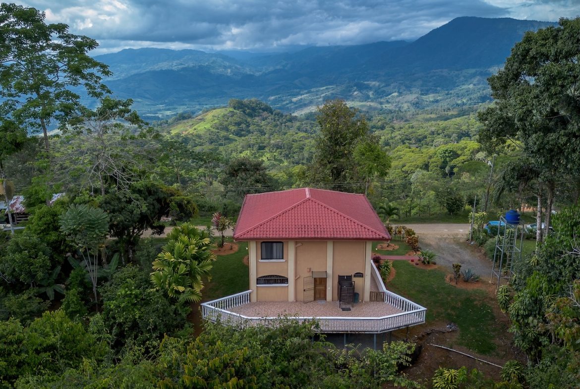 TWO FLOOR PROPERTY WITH THREE BEDROOM HOME AND MOUNTAIN VIEWS, IN PLATANILLO – 0.40 ACRES, Uvita, Costa Rica — photo 2