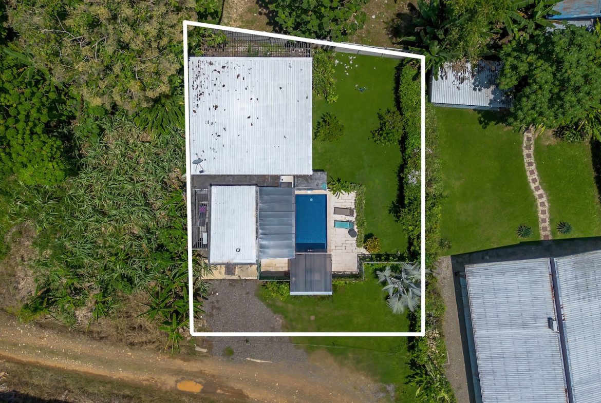 PROPERTY WITH THREE BEDROOMS HOME NEAR TO THE CHAMAN BEACH, IN LA COLONIA – 0.11 ACRES, Uvita, Costa Rica — photo 2