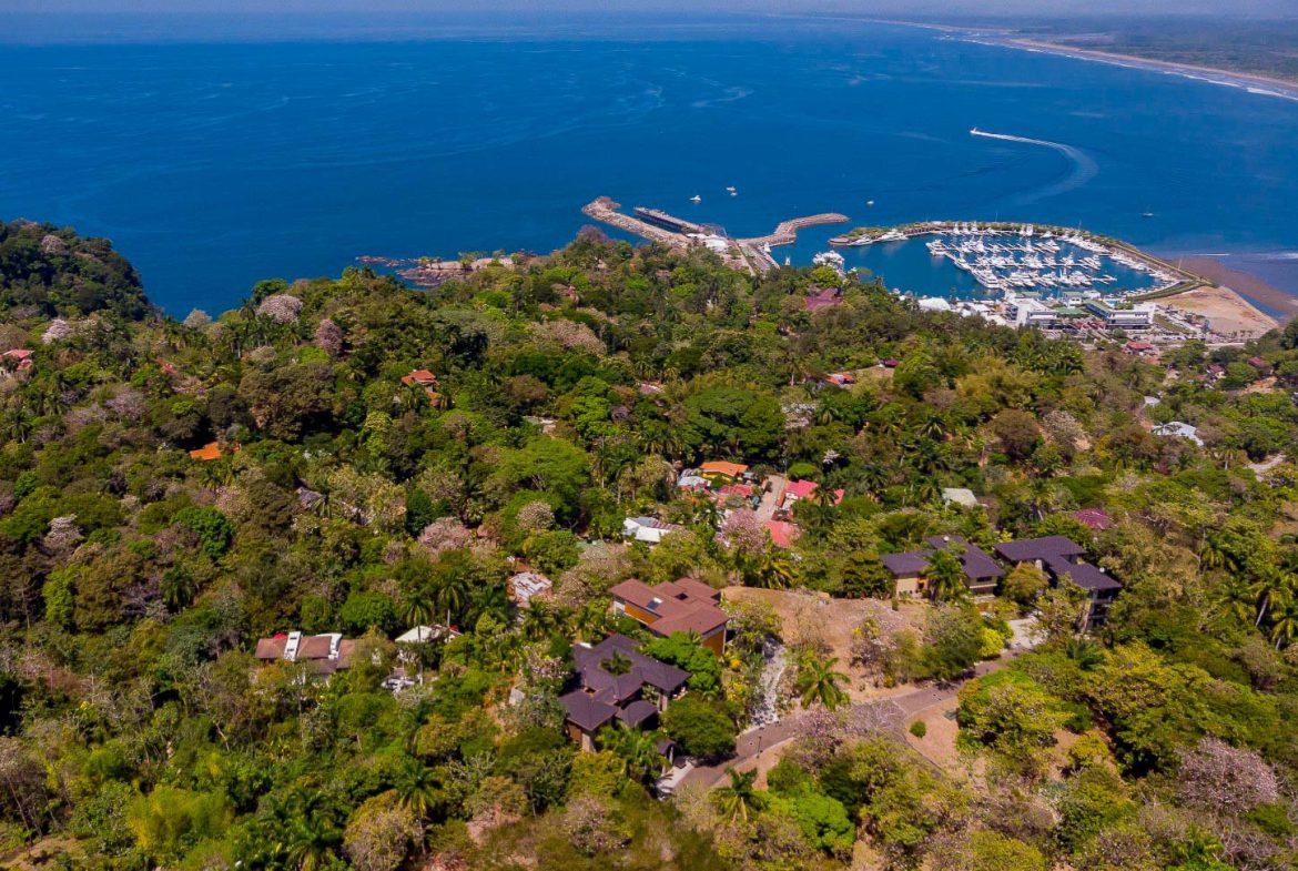 JUNGLE PROPERTY IN GATED COMMUNITY, IN QUEPOS – 0.15 ACRES