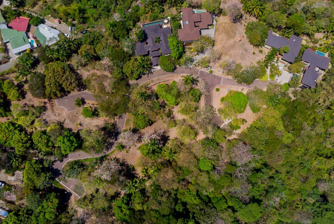 JUNGLE PROPERTY IN GATED COMMUNITY, IN QUEPOS – 0.15 ACRES