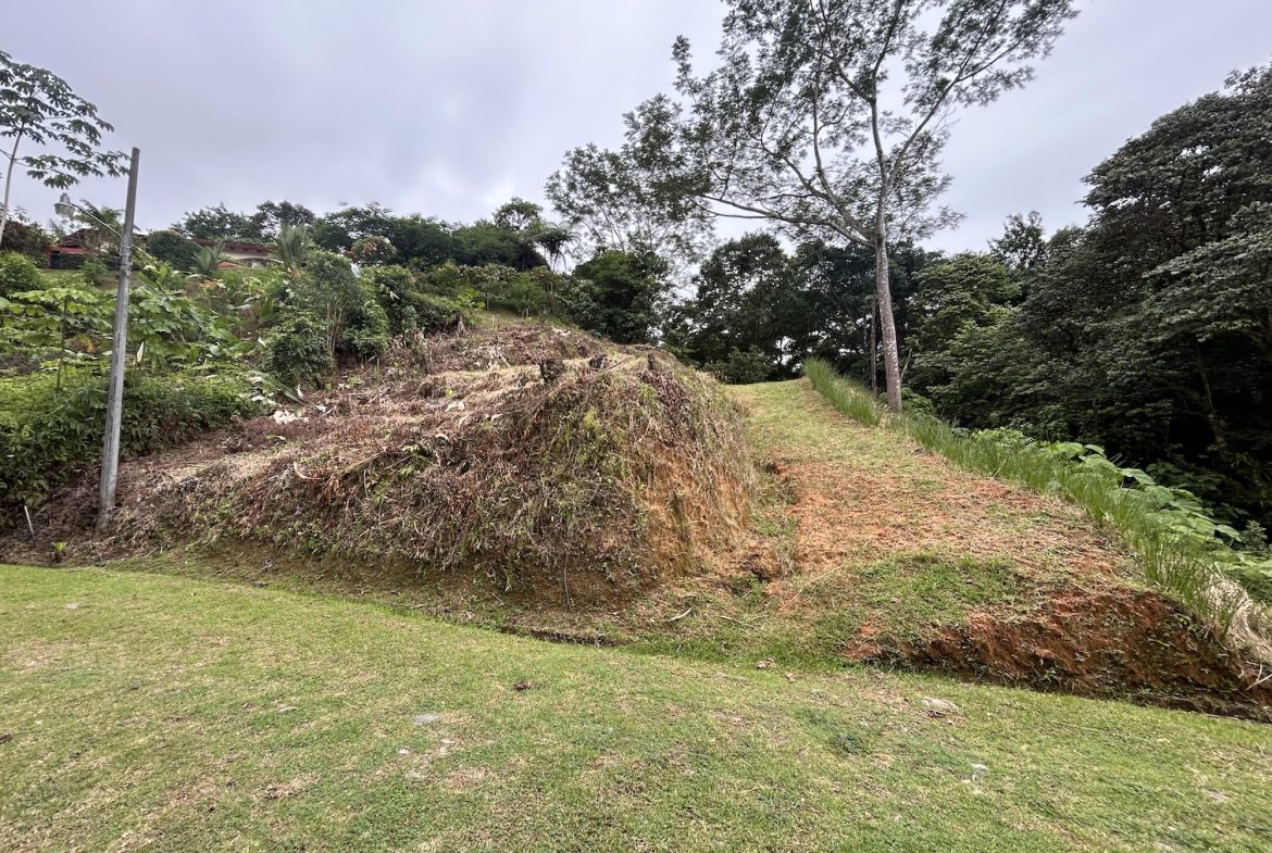 BUILDING PROPERTY IN A GATED COMMUNITY WITH MOUNTAIN VIEWS, IN OJOCHAL – 1.05 ACRES