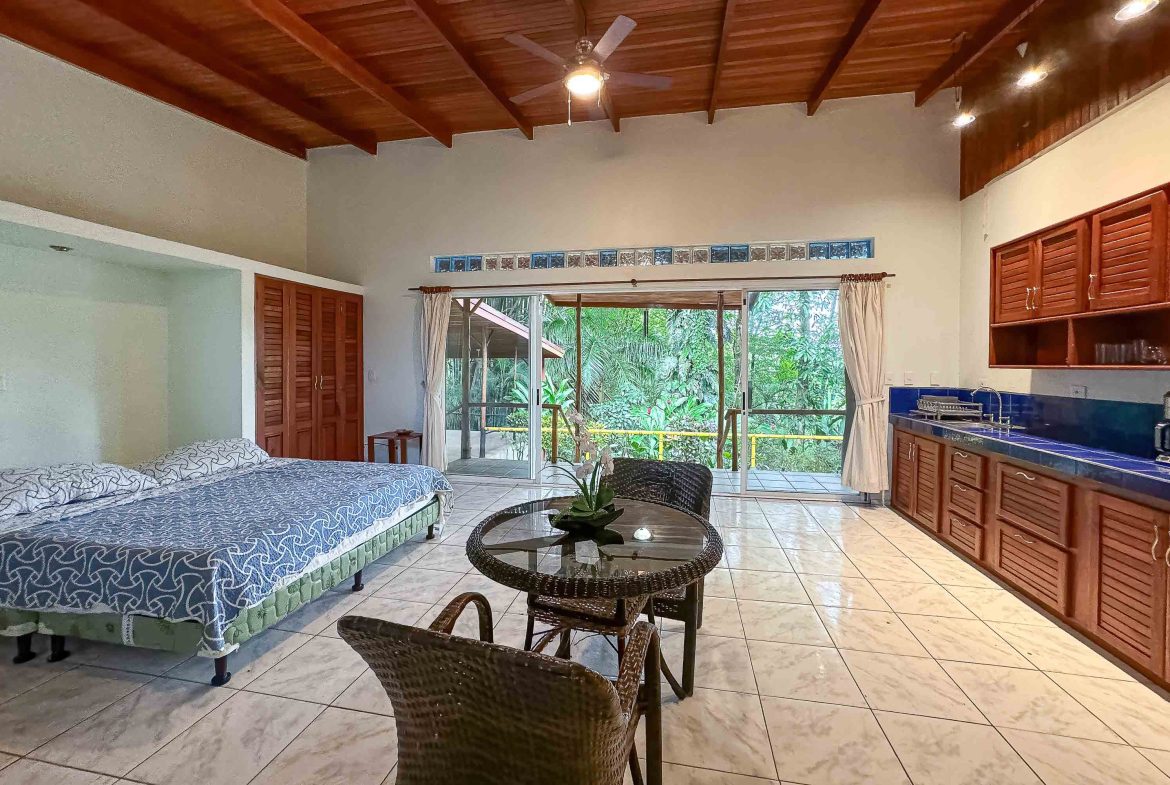 PROPERTY WITH TWO BEDROOM HOME NEAR TO MANUEL ANTONIO CENTER – 0.74 ACRES