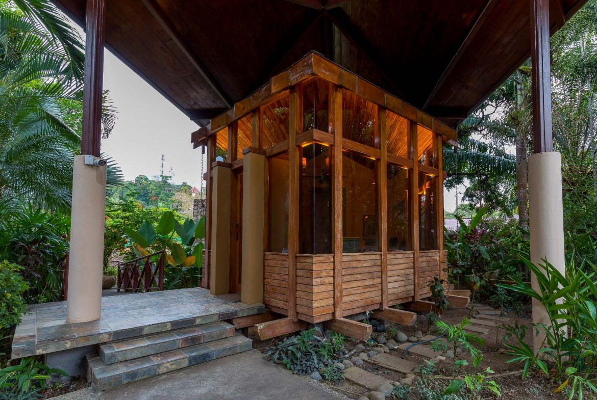 JUNGLE PROPERTY IN GATED COMMUNITY, IN QUEPOS – 0.15 ACRES