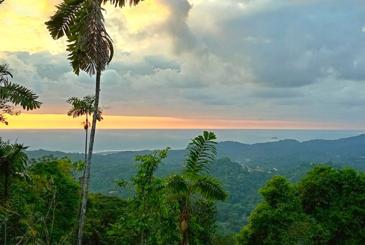 BUILDING PROPERTY WITH PANORAMIC OCEAN VIEWS, IN PUNTA MALA – 0.46 ACRES