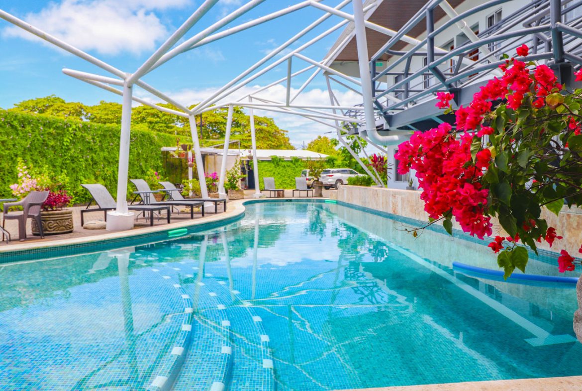 HOTEL PROPERTY WITH TWENTY TWO BEDROOM, NEAR TO THE TOWN , IN UVITA – 0.35 ACRES