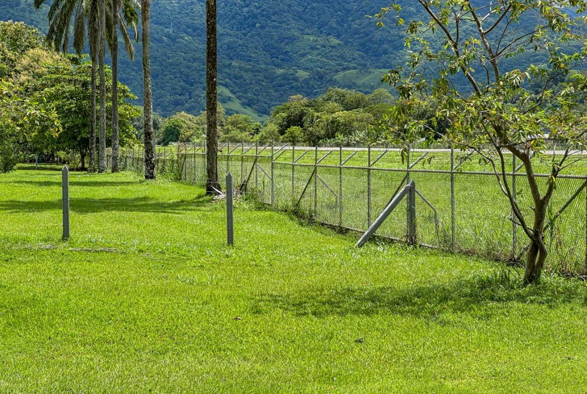 LANDSCAPE PROPERTY WITH MOUNTAIN VIEWS, IN PALMAR SUR – 3.7 ACRES