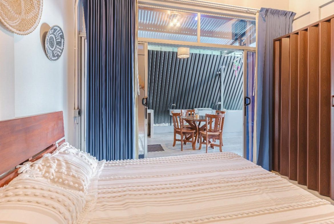 HOTEL PROPERTY WITH TWENTY TWO BEDROOM, NEAR TO THE TOWN , IN UVITA – 0.35 ACRES