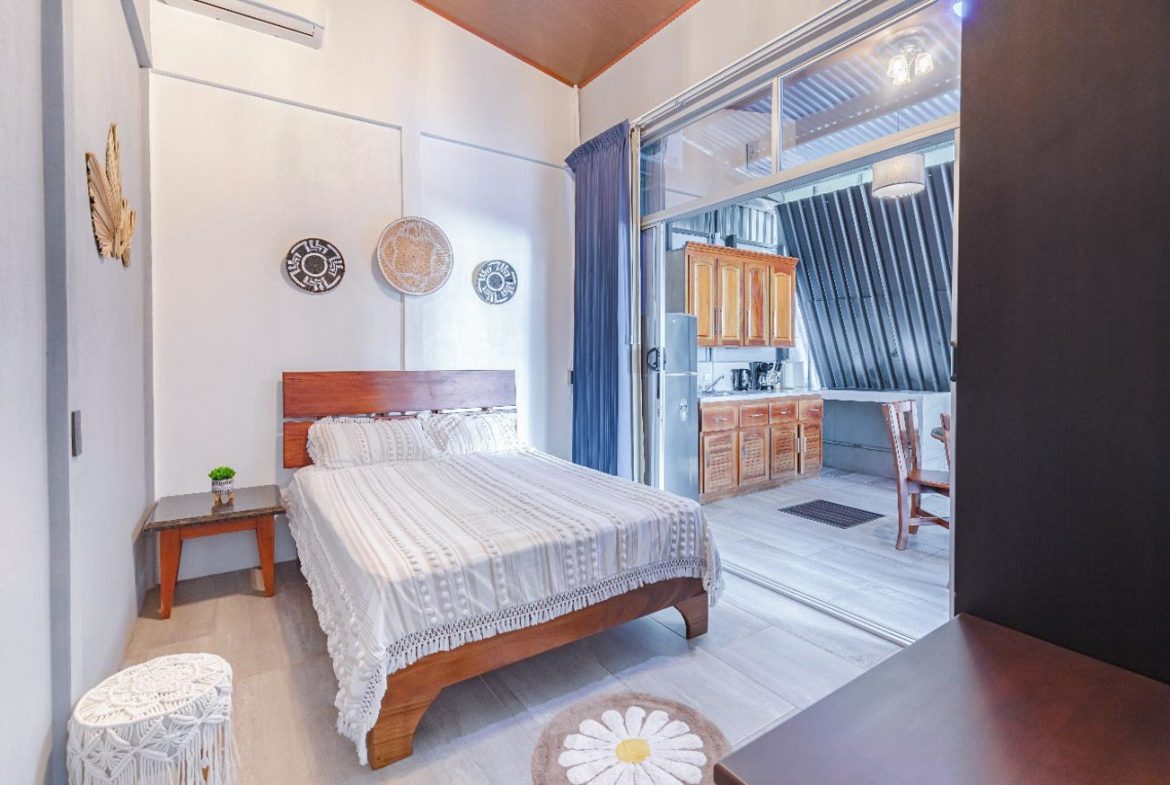 HOTEL PROPERTY WITH TWENTY TWO BEDROOM, NEAR TO THE TOWN , IN UVITA – 0.35 ACRES