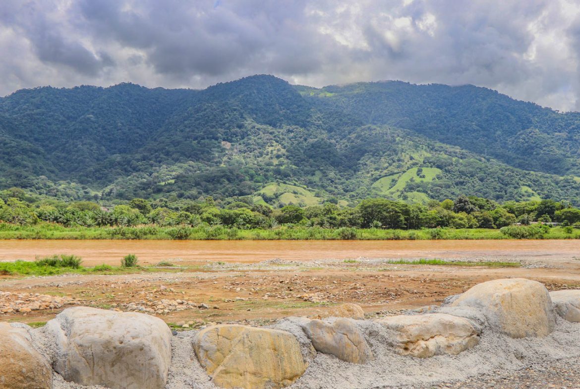 LANDSCAPE PROPERTY WITH MOUNTAIN VIEWS, IN PALMAR SUR – 3.7 ACRES