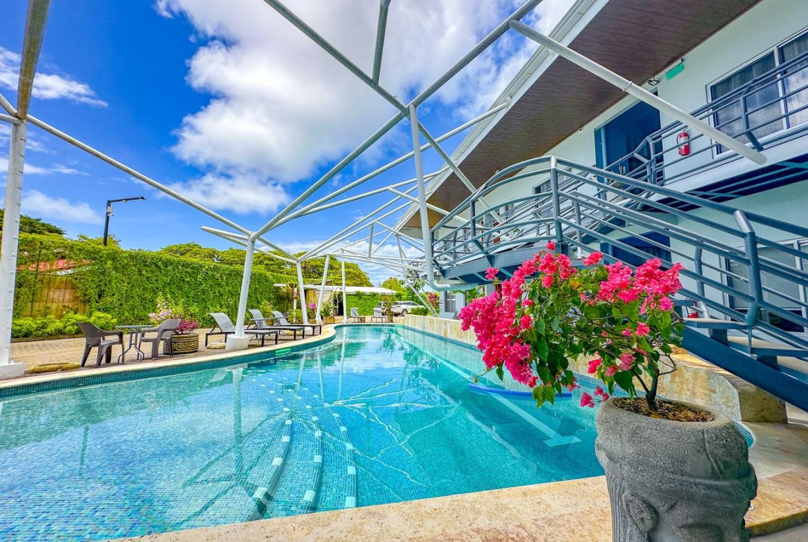 HOTEL PROPERTY WITH TWENTY TWO BEDROOM, NEAR TO THE TOWN , IN UVITA – 0.35 ACRES