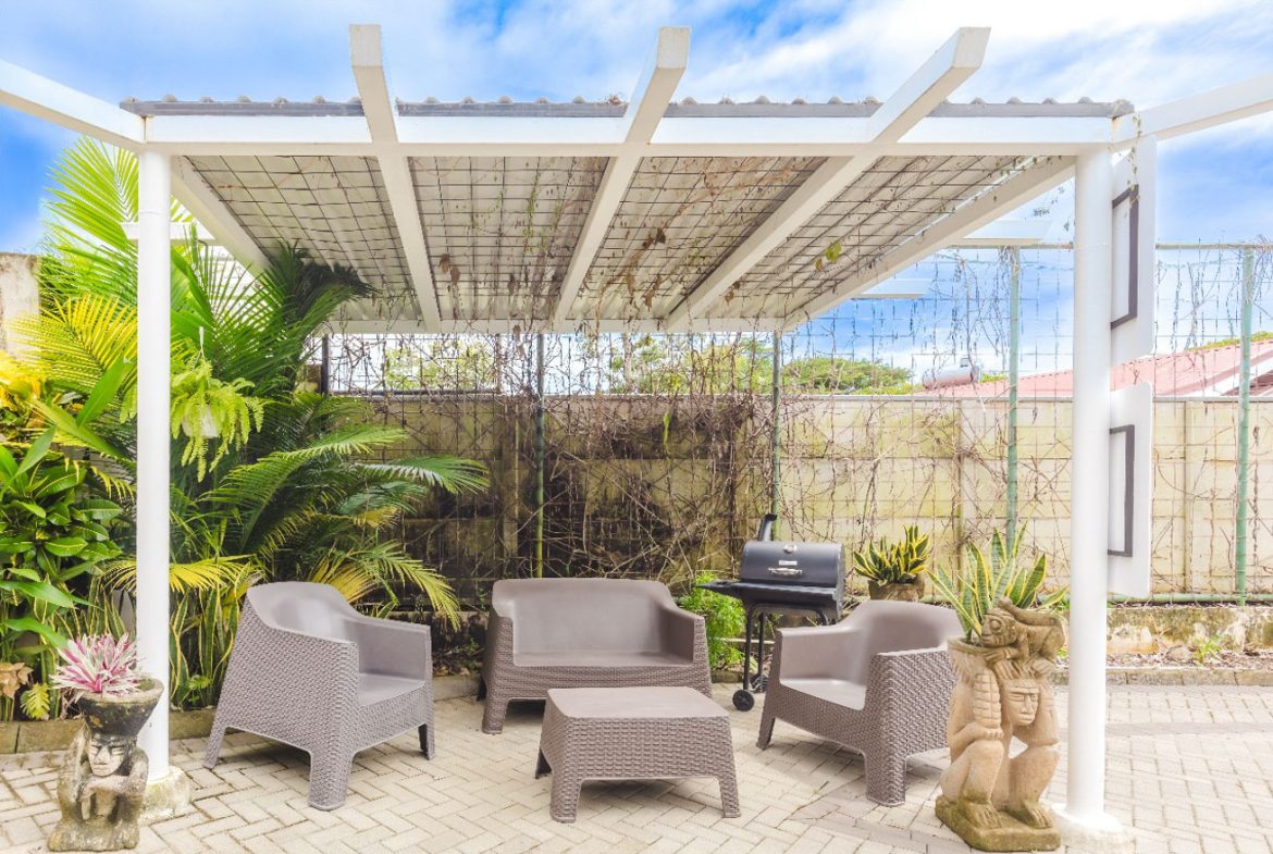 HOTEL PROPERTY WITH TWENTY TWO BEDROOM, NEAR TO THE TOWN , IN UVITA – 0.35 ACRES