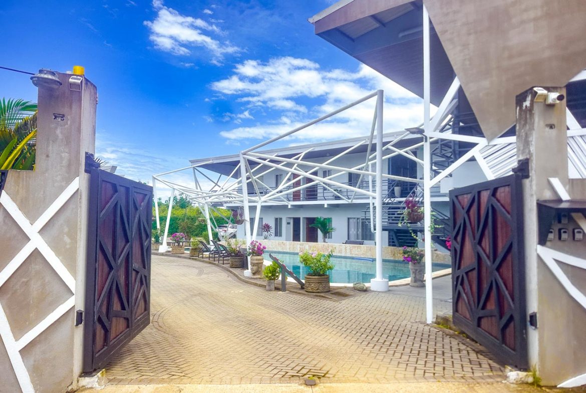 HOTEL PROPERTY WITH TWENTY TWO BEDROOM, NEAR TO THE TOWN , IN UVITA – 0.35 ACRES