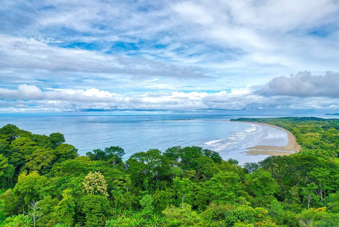 HOTEL PROPERTY WITH TWENTY TWO BEDROOM, NEAR TO THE TOWN , IN UVITA – 0.35 ACRES