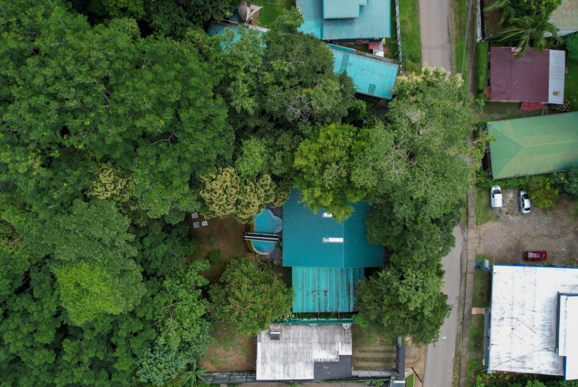 PROPERTY WITH THREE BEDROOM HOME AND PUBLIC ROAD IN FRONT, IN UVITA – 0.24 ACRES, Uvita, Costa Rica — photo 2