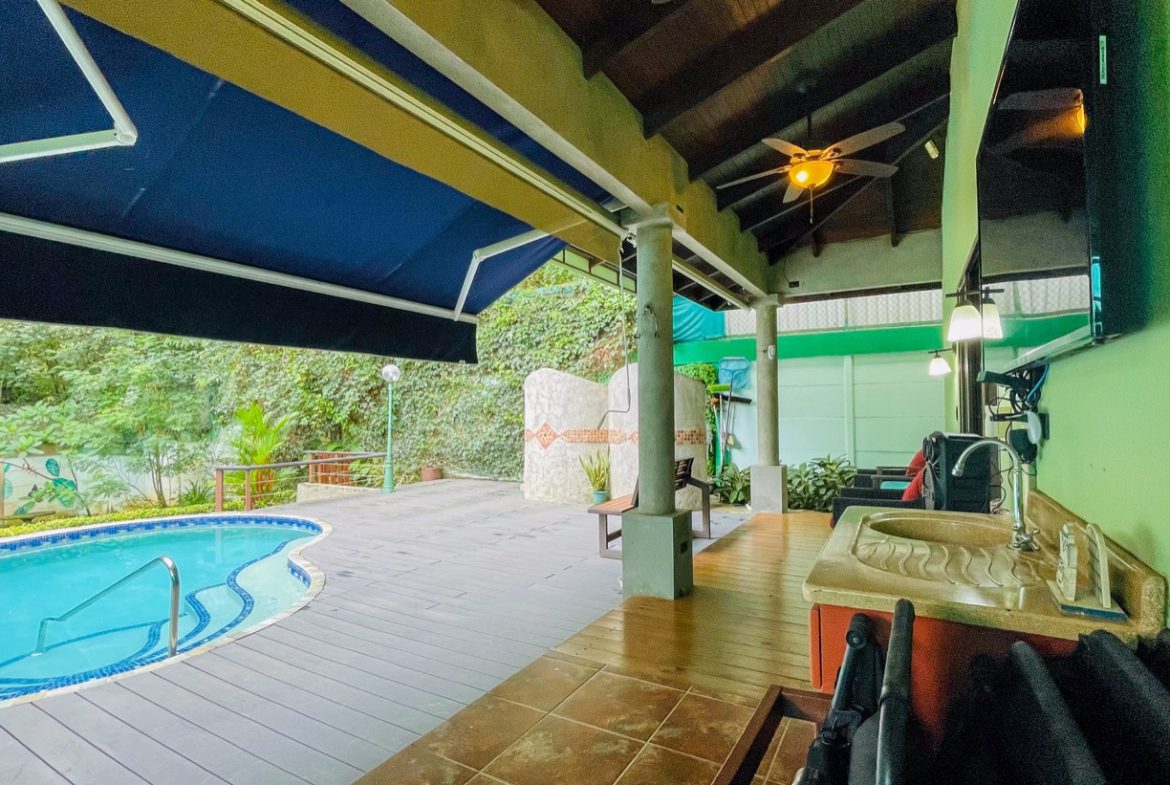 PROPERTY WITH THREE BEDROOM HOME AND PUBLIC ROAD IN FRONT, IN UVITA – 0.24 ACRES, Uvita, Costa Rica — photo 6