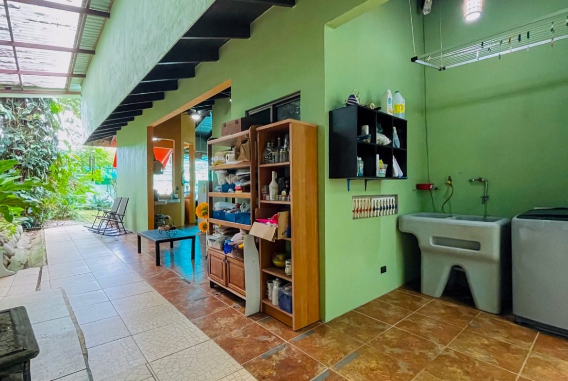 PROPERTY WITH THREE BEDROOM HOME AND PUBLIC ROAD IN FRONT, IN UVITA – 0.24 ACRES