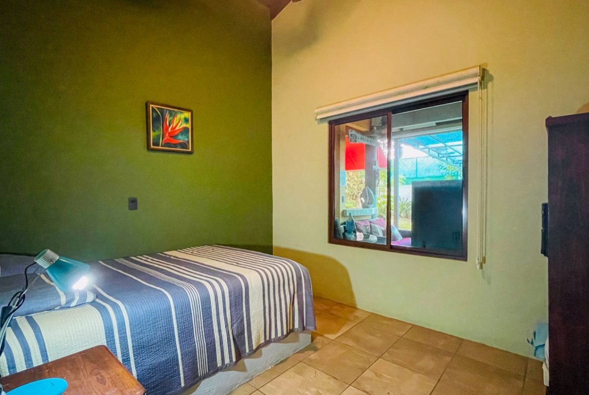 PROPERTY WITH THREE BEDROOM HOME AND PUBLIC ROAD IN FRONT, IN UVITA – 0.24 ACRES