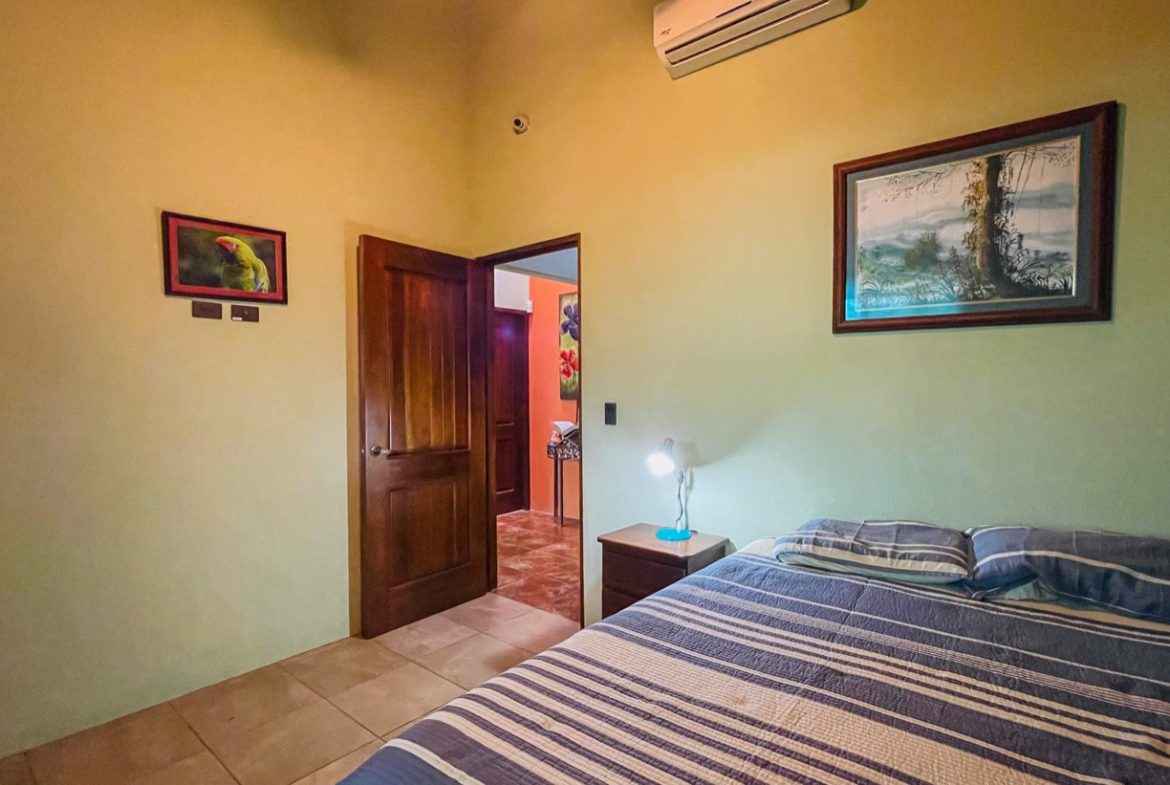 PROPERTY WITH THREE BEDROOM HOME AND PUBLIC ROAD IN FRONT, IN UVITA – 0.24 ACRES