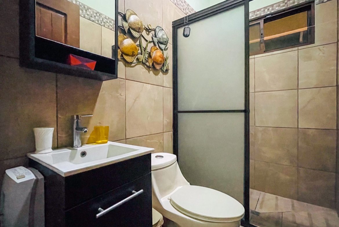 PROPERTY WITH THREE BEDROOM HOME AND PUBLIC ROAD IN FRONT, IN UVITA – 0.24 ACRES