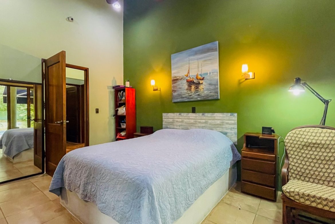 PROPERTY WITH THREE BEDROOM HOME AND PUBLIC ROAD IN FRONT, IN UVITA – 0.24 ACRES