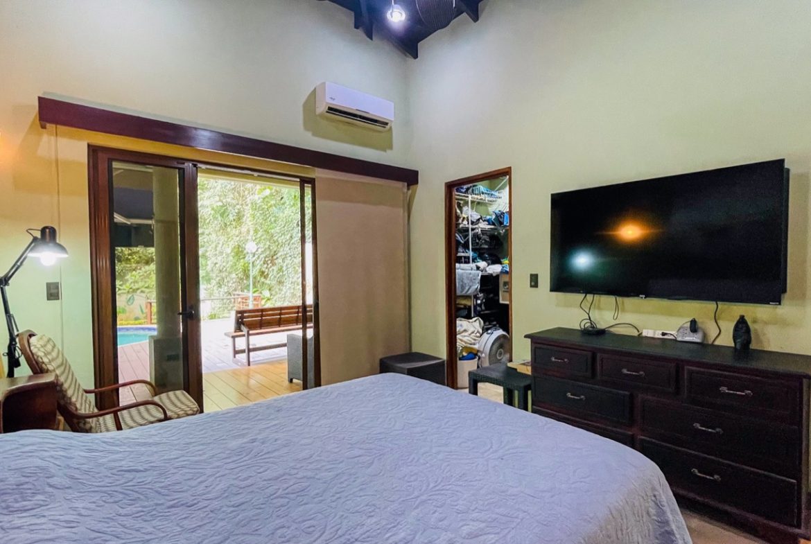 PROPERTY WITH THREE BEDROOM HOME AND PUBLIC ROAD IN FRONT, IN UVITA – 0.24 ACRES