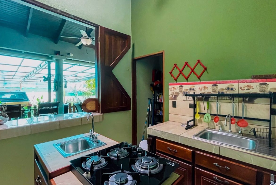 PROPERTY WITH THREE BEDROOM HOME AND PUBLIC ROAD IN FRONT, IN UVITA – 0.24 ACRES