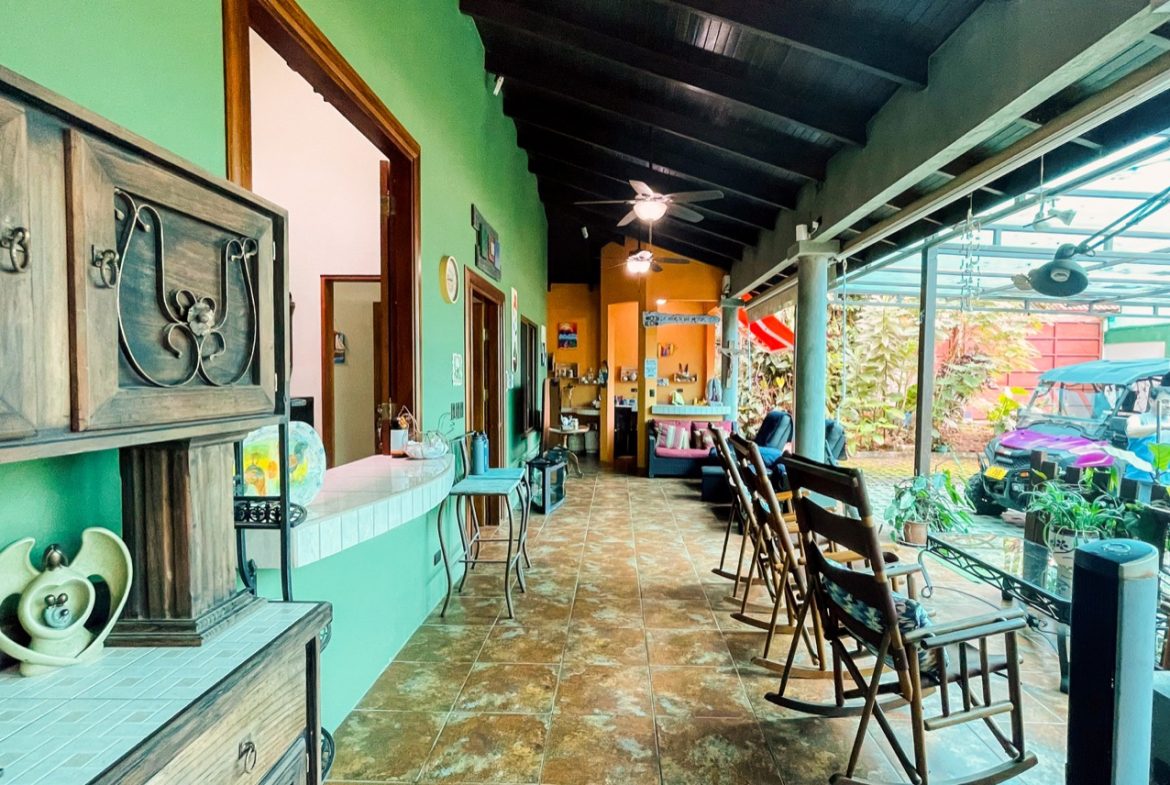 PROPERTY WITH THREE BEDROOM HOME AND PUBLIC ROAD IN FRONT, IN UVITA – 0.24 ACRES