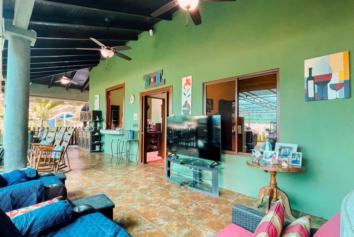 PROPERTY WITH THREE BEDROOM HOME AND PUBLIC ROAD IN FRONT, IN UVITA – 0.24 ACRES