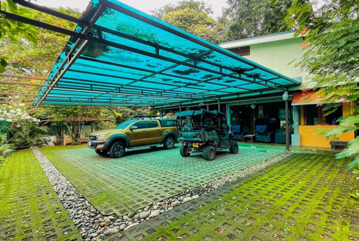 PROPERTY WITH THREE BEDROOM HOME AND PUBLIC ROAD IN FRONT, IN UVITA – 0.24 ACRES