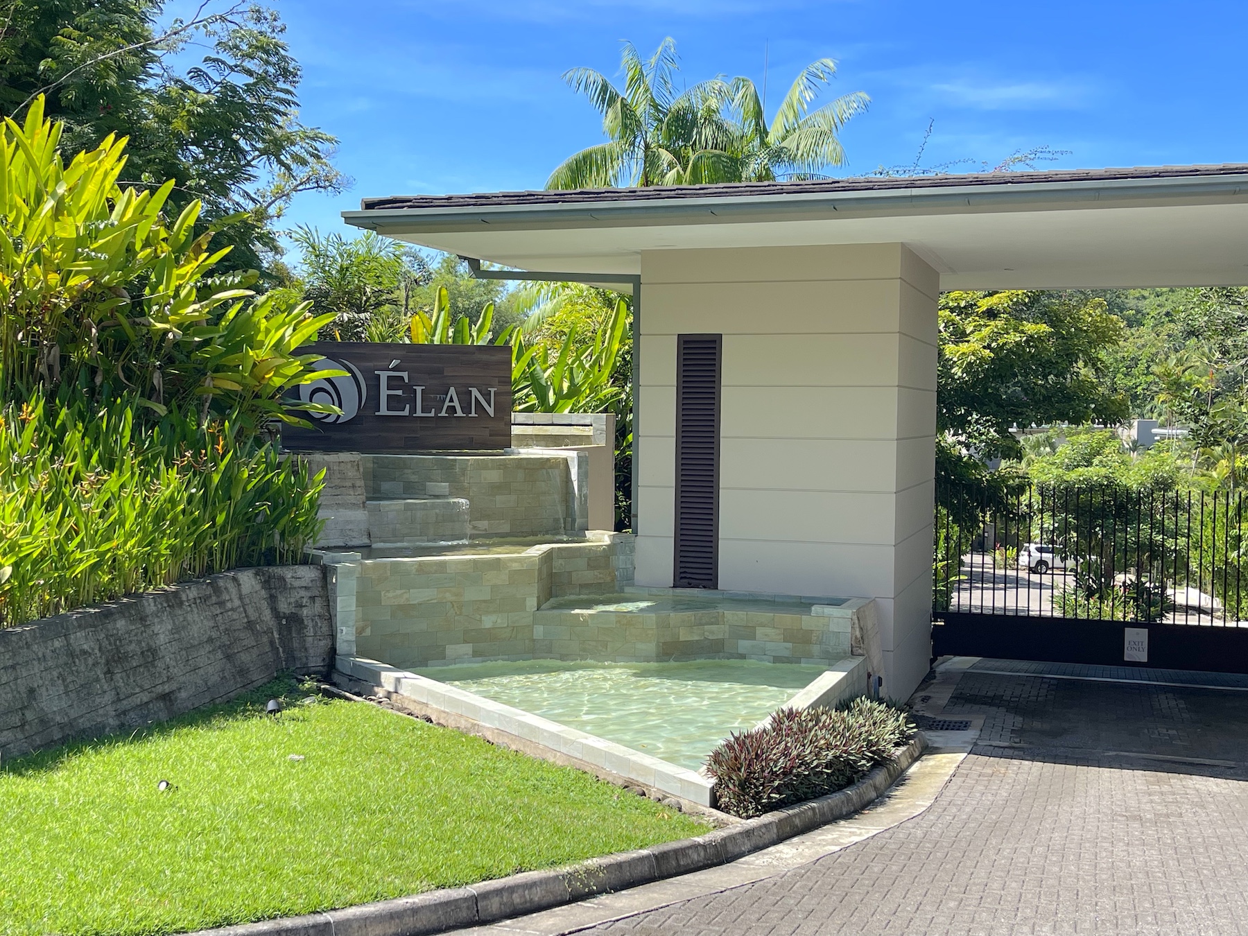 46_Elan 4E_entrance3