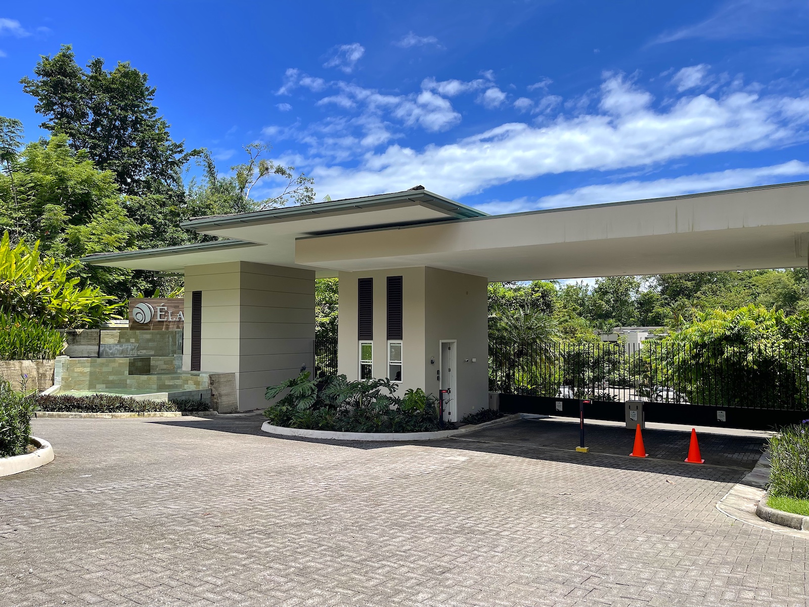 47_Elan 4E_entrance5