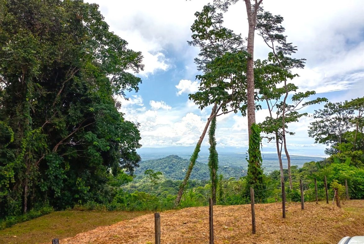 BUILDING PROPERTY WITH PANORAMIC OCEAN VIEWS, IN PUNTA MALA – 0.46 ACRES