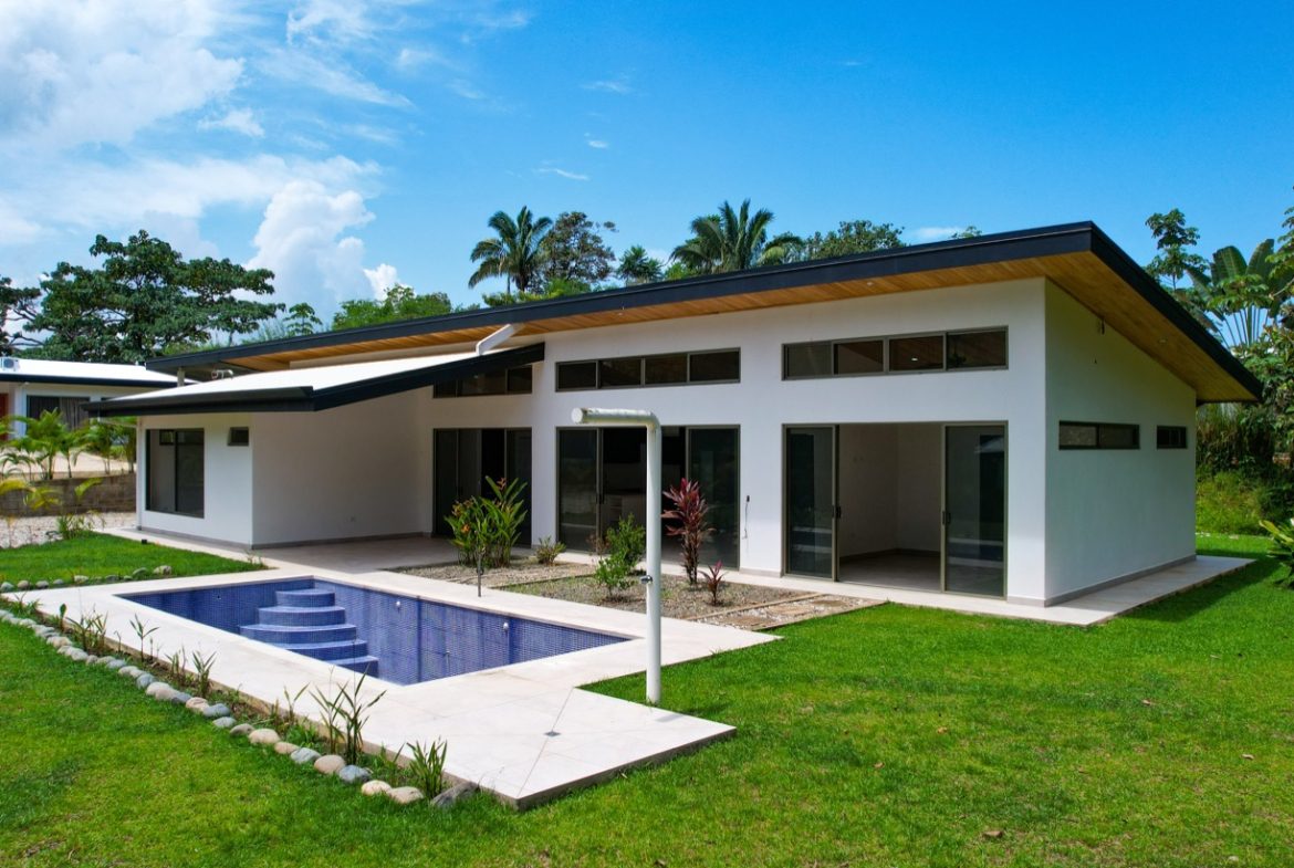 PROPERTY WITH THREE BEDROOM HOME IN A GATED COMMUNITY, IN OJOCHAL – 0.25 ACRES, Uvita, Costa Rica — photo 2