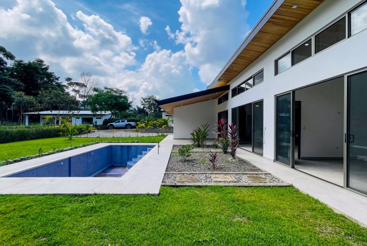 PROPERTY WITH THREE BEDROOM HOME IN A GATED COMMUNITY, IN OJOCHAL – 0.25 ACRES, Uvita, Costa Rica — photo 3