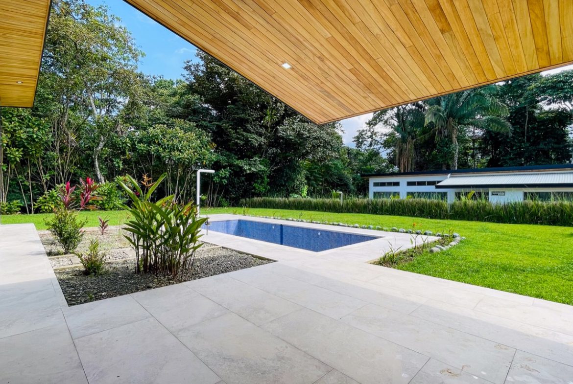PROPERTY WITH THREE BEDROOM HOME IN A GATED COMMUNITY, IN OJOCHAL – 0.25 ACRES, Uvita, Costa Rica — photo 4