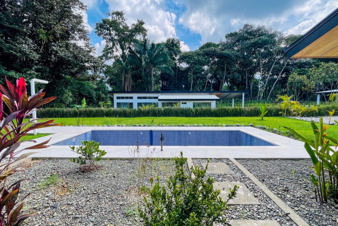 PROPERTY WITH THREE BEDROOM HOME IN A GATED COMMUNITY, IN OJOCHAL – 0.25 ACRES, Uvita, Costa Rica — photo 5