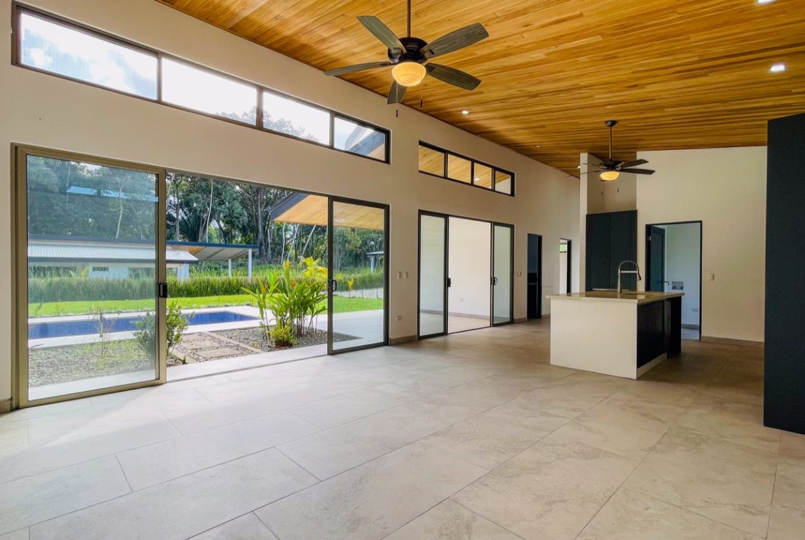 PROPERTY WITH THREE BEDROOM HOME IN A GATED COMMUNITY, IN OJOCHAL – 0.25 ACRES, Uvita, Costa Rica — photo 6