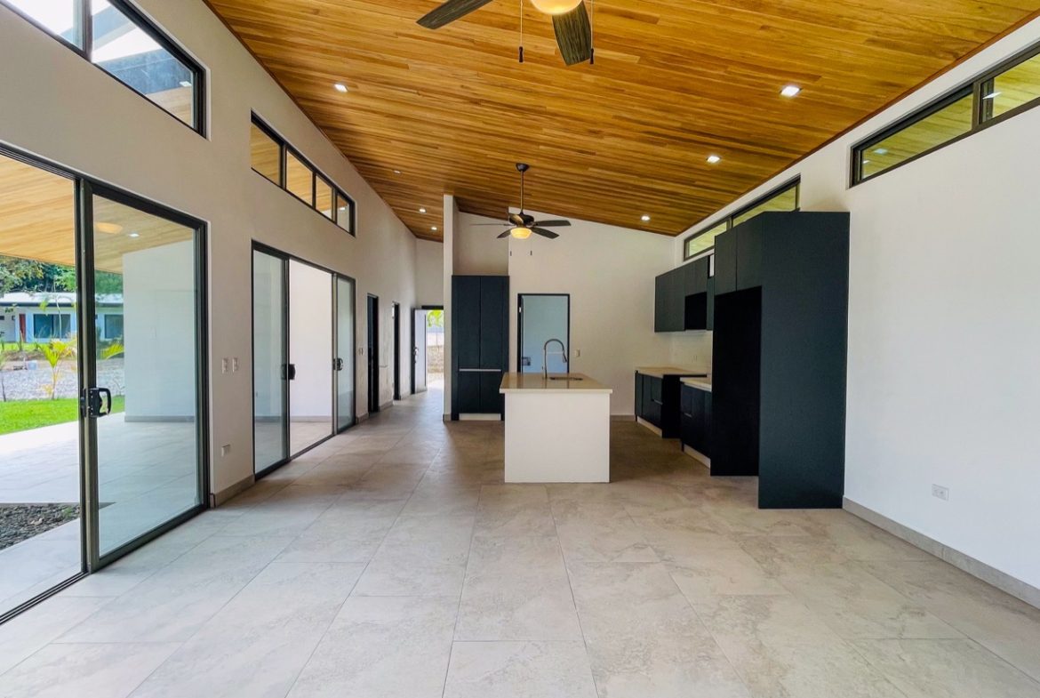 PROPERTY WITH THREE BEDROOM HOME IN A GATED COMMUNITY, IN OJOCHAL – 0.25 ACRES, Uvita, Costa Rica — photo 7
