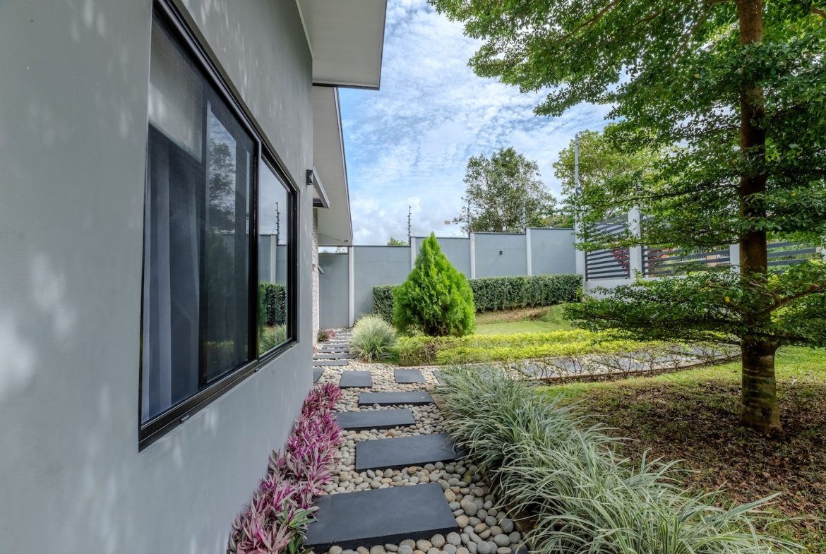 PROPERTY THREE BEDROOM HOME WITH LANDSCAPING VIEWS, IN SAN ISIDRO – 0.21 ACRES