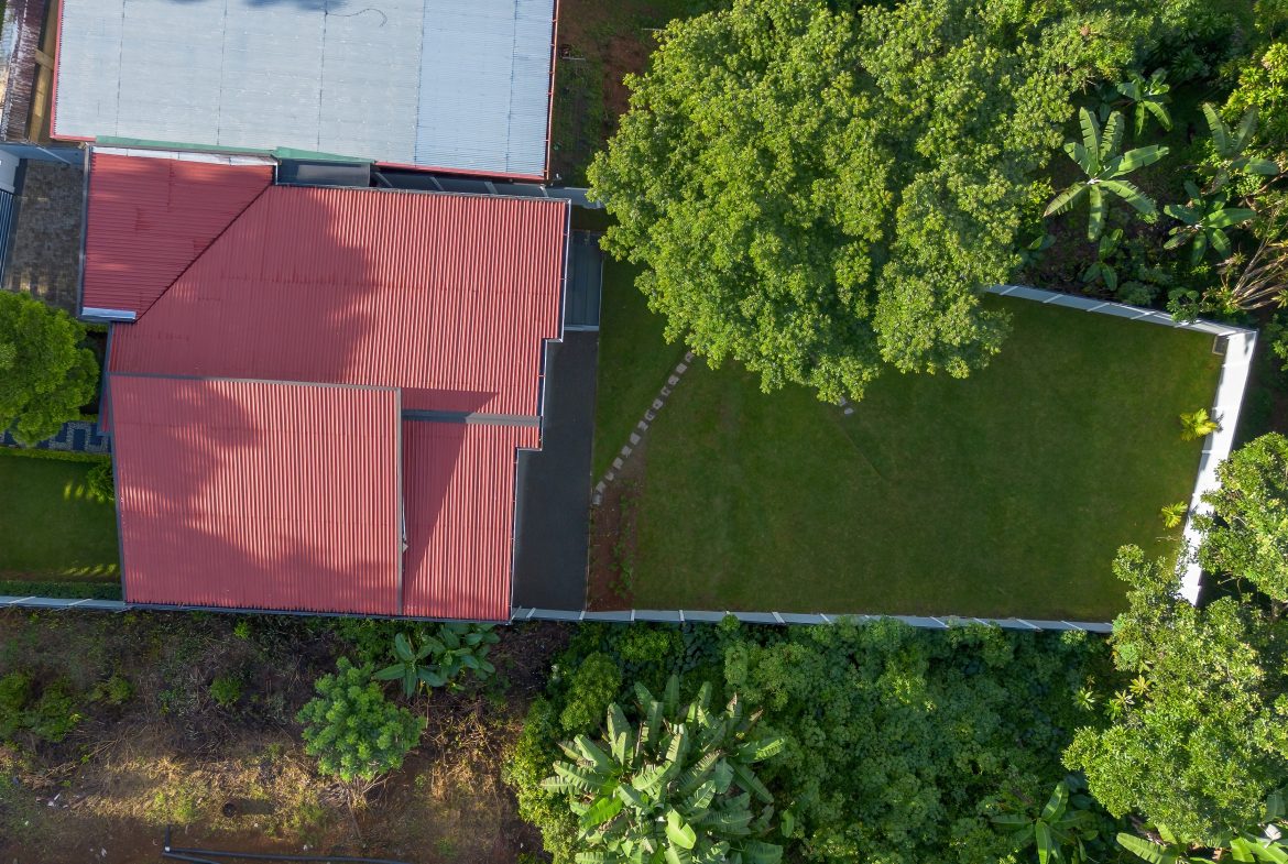 PROPERTY THREE BEDROOM HOME WITH LANDSCAPING VIEWS, IN SAN ISIDRO – 0.21 ACRES, Uvita, Costa Rica — photo 2