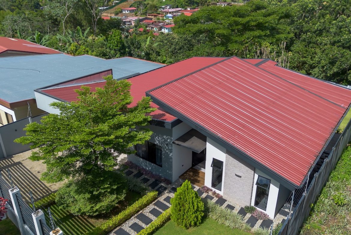 PROPERTY THREE BEDROOM HOME WITH LANDSCAPING VIEWS, IN SAN ISIDRO – 0.21 ACRES, Uvita, Costa Rica — photo 3