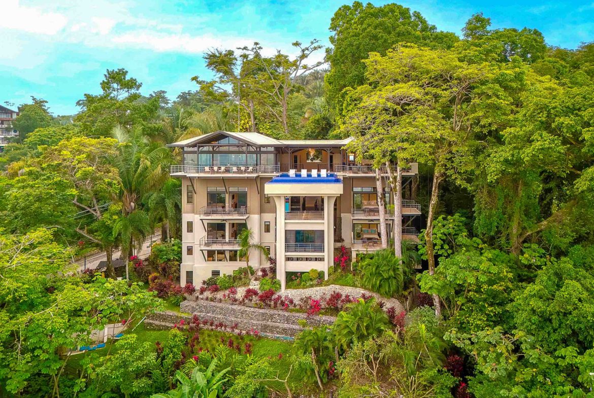 LUXURY PROPERTY WITH PANORAMIC OCEAN VIEWS, IN MANUEL ANTONIO – 1.53 ACRES, Uvita, Costa Rica — photo 2