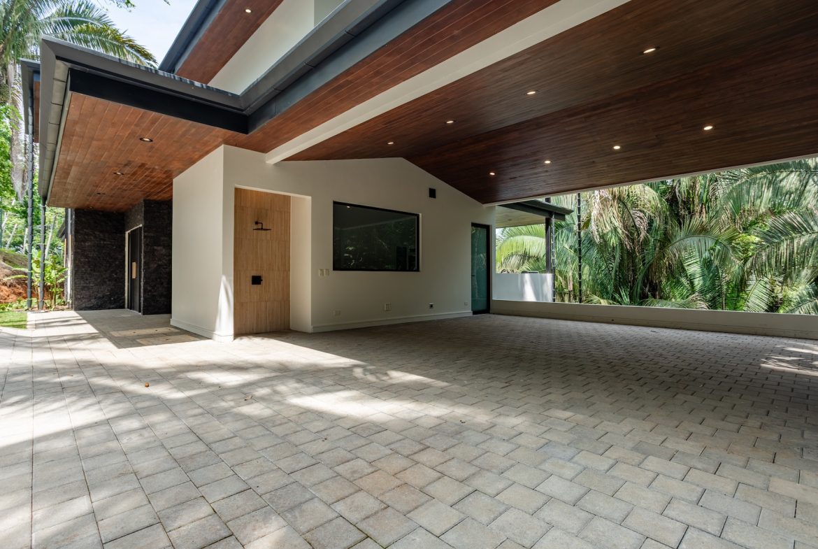 CASA 13 – LUXURY HOME IN EXCLUSIVE COMMUNITY OF LAS COLINAS