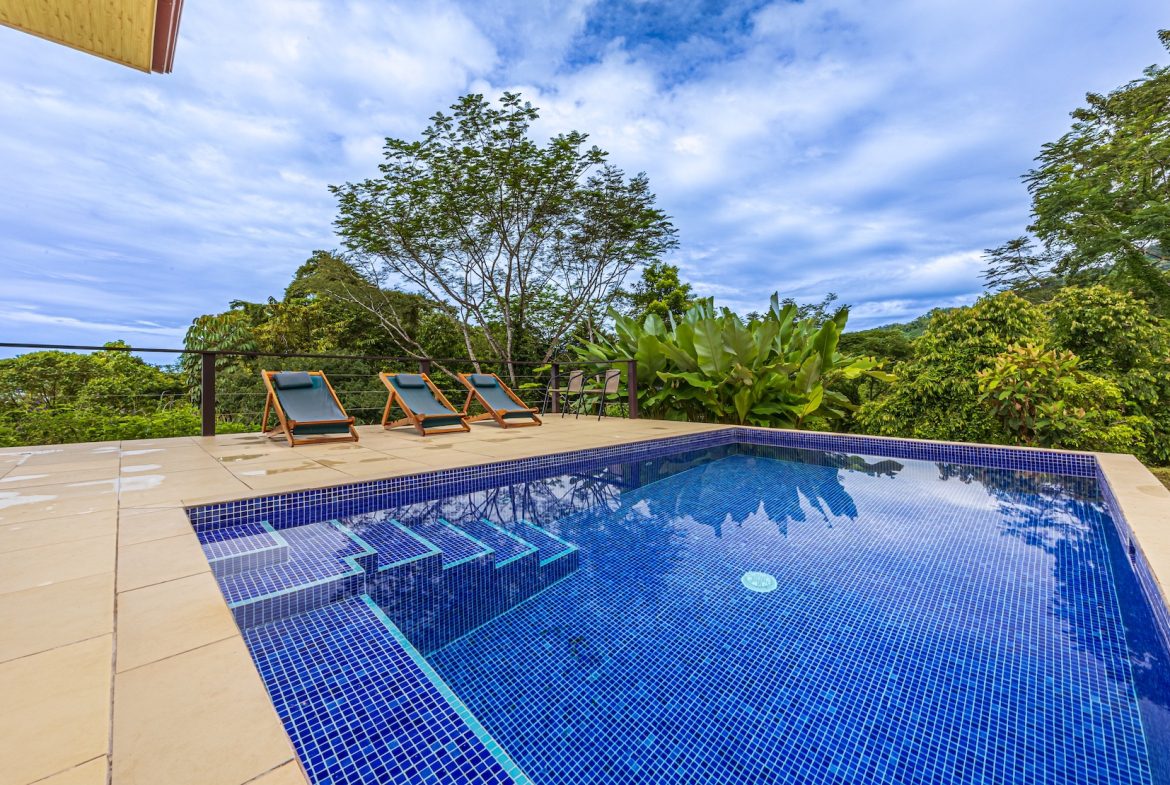 TWO FLOOR PROPERTY WITH TWO BEDROOM AND OCEAN VIEWS, IN SAN JOSECITO – 2.2 ACRES