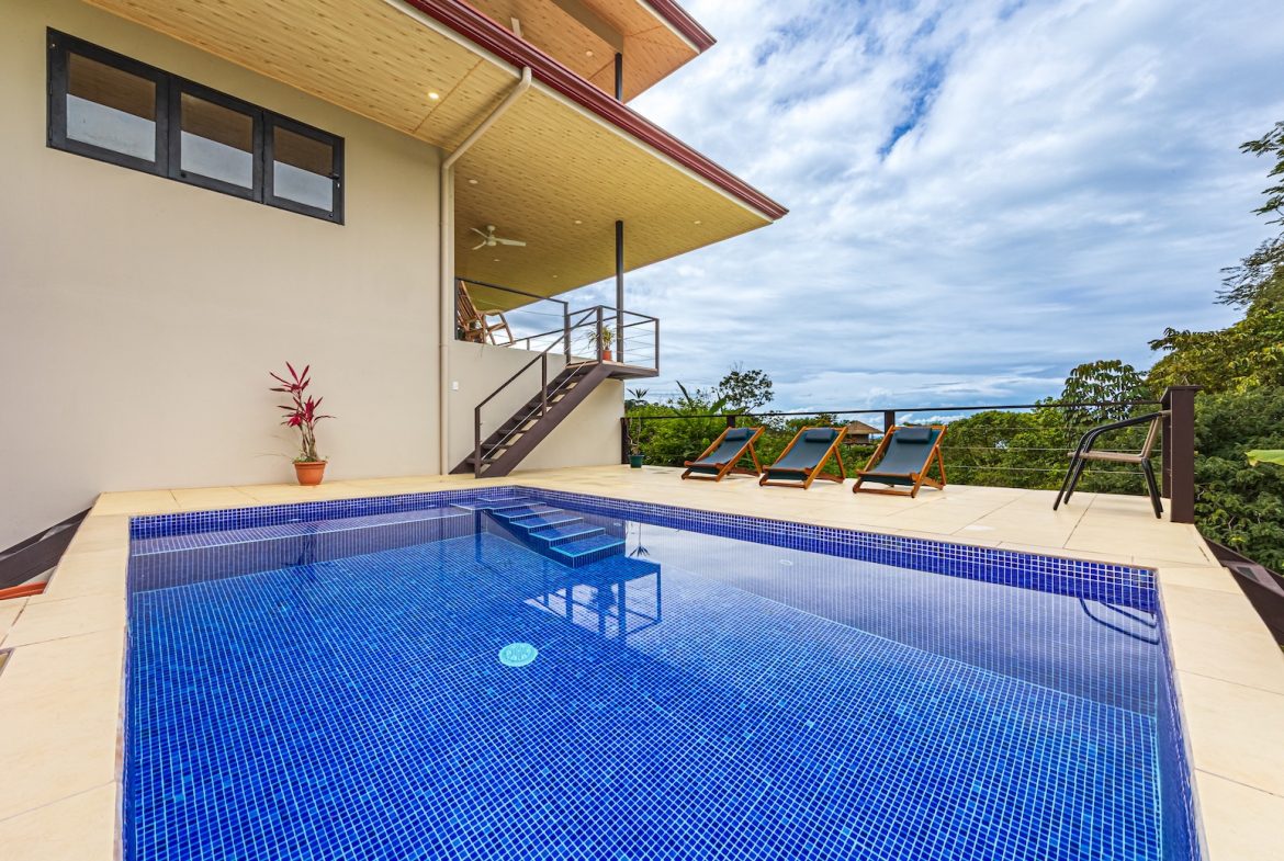 TWO FLOOR PROPERTY WITH TWO BEDROOM AND OCEAN VIEWS, IN SAN JOSECITO – 2.2 ACRES